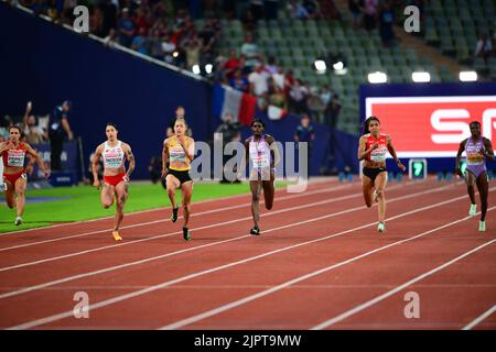 Lunckenkemper Gina, Germania, Kambundji Mujinga, Svizzera, Nieta Daryll, Gran Bretagna, Swoboda Ewa, Polonia, Lasiquot Imani, Gran Bretagna, Perez Maria Isabel, Spagna, Dosso Zaynab di Italia Team e Asher Smith Dina di Gran Bretagna in azione durante la finale del 100m del Campionato europeo di Monaco 2022 a Olympiastadion , Monaco, Baviera, Germania, 16/08/22 Foto Stock