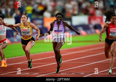 Launckenkemper Gina di Germania, Kambundji Mujinga di Svizzera e Nieta Daryll di Gran Bretagna in azione durante la finale del 100m del Championsh europeo Monaco 2022 a Olympiastadion , Monaco di Baviera, Baviera, Germania, 16/08/22 Foto Stock