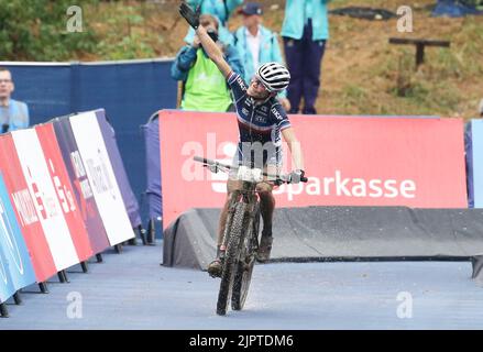 Monaco, Germania. 20th ago 2022. Loana Lecomte of France medaglia d'oro durante la bicicletta Mountain Bike, Cross-Country femminile ai Campionati europei di Monaco 2022 il 20 agosto 2022 a Monaco di Baviera, Germania - Foto Laurent Lairys / DPPI Credit: DPPI Media/Alamy Live News Foto Stock