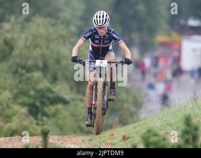 Monaco, Germania. 20th ago 2022. Loana Lecomte of France medaglia d'oro durante la bicicletta Mountain Bike, Cross-Country femminile ai Campionati europei di Monaco 2022 il 20 agosto 2022 a Monaco di Baviera, Germania - Foto Laurent Lairys / DPPI Credit: DPPI Media/Alamy Live News Foto Stock