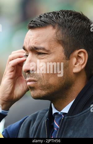 Easter Road Stadium Edinburgh.Scotland.UK.20th ago-22 Hibs v Rangers Cinch Premiership Match Rangers manager Giovanni Van Bronckhorst Credit: eric mccowat/Alamy Live News Foto Stock