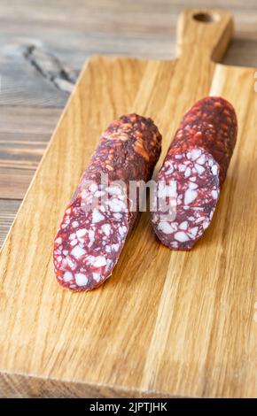 Salsiccia di Braunschweiger sul tagliere wodden Foto Stock