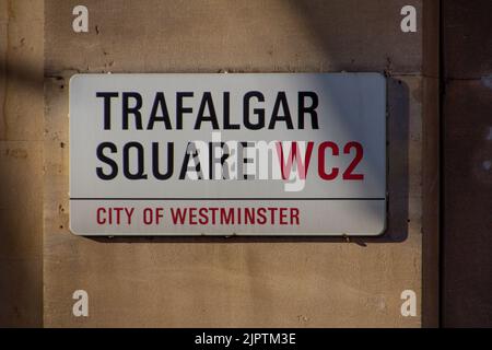Un primo piano di un cartello di Trafalgar Square Foto Stock