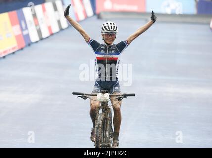 Loana Lecomte di Francia medaglia d'oro durante la bicicletta Mountain Bike, Cross-Country femminile ai Campionati europei di Monaco 2022 il 20 agosto 2022 a Monaco di Baviera, Germania - Foto: Laurent Lairys/DPPI/LiveMedia Foto Stock