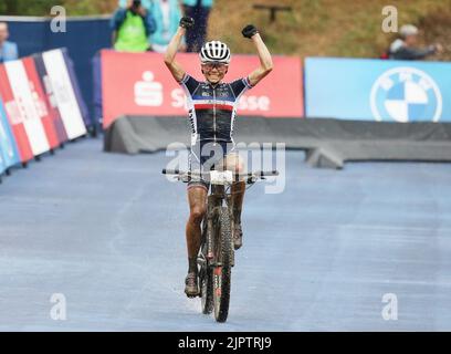 Loana Lecomte di Francia medaglia d'oro durante la bicicletta Mountain Bike, Cross-Country femminile ai Campionati europei di Monaco 2022 il 20 agosto 2022 a Monaco di Baviera, Germania - Foto: Laurent Lairys/DPPI/LiveMedia Foto Stock