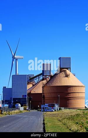 Cambois Blyth l'allumina rivendica il sito contro il cielo blu profondo che rivendica dalla scorie di sale di alluminio un'alternativa sostenibile ed economica alla bauxite Foto Stock