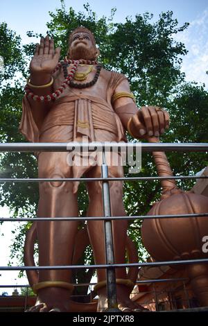 Statua del Signore Hanuman che è il dio indù e vanara divina (scimmia) compagno del dio Rama. Foto Stock