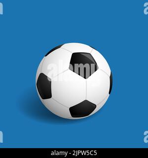 Pallone da calcio. La classica palla da calcio bianca e nera è isolata su uno sfondo blu. Illustrazione vettoriale. Illustrazione Vettoriale