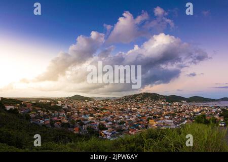 Vista panoramica della città di Arraial do Cabo nello Stato di Rio de Janeiro, Brasile Foto Stock