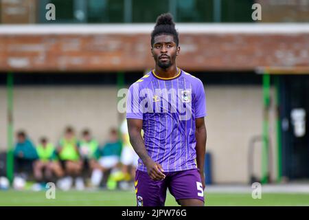 Swansea, Galles. 20 agosto 2022. Talon Shepherd di Coventry City Under 18s durante il gioco della Professional Development League tra Swansea City Under 18 e Coventry City Under 18 alla Swansea City Academy di Swansea, Galles, Regno Unito il 20 agosto 2022. Credit: Duncan Thomas/Majestic Media/Alamy Live News. Foto Stock