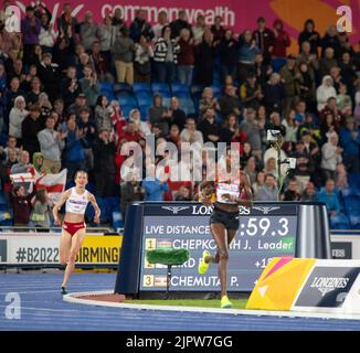 Jackline Chepkoech del Kenya si è sfidato nella finale femminile di steeplechase del 3000m ai Commonwealth Games all'Alexander Stadium di Birmingham, Inghilterra, ON Foto Stock