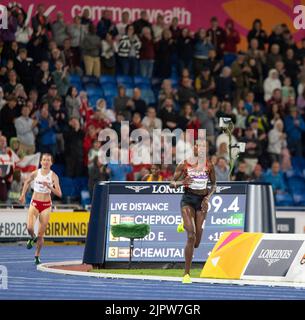 Jackline Chepkoech del Kenya si è sfidato nella finale femminile di steeplechase del 3000m ai Commonwealth Games all'Alexander Stadium di Birmingham, Inghilterra, ON Foto Stock