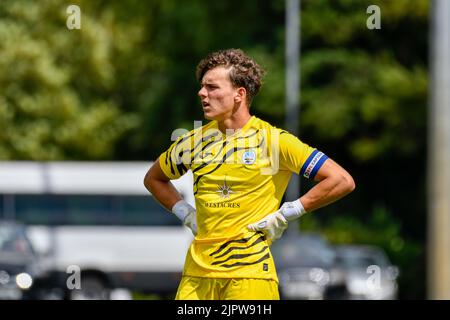 Swansea, Galles. 20 agosto 2022. Il portiere Evan Watts di Swansea City Under 18s durante il gioco della Professional Development League tra Swansea City Under 18 e Coventry City Under 18 alla Swansea City Academy di Swansea, Galles, Regno Unito il 20 agosto 2022. Credit: Duncan Thomas/Majestic Media/Alamy Live News. Foto Stock