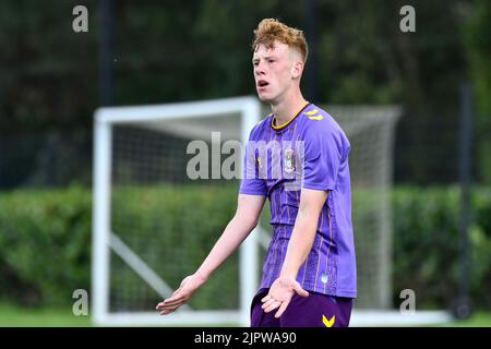 Swansea, Galles. 20 agosto 2022. Bradley Stretton di Coventry City Under 18s durante il gioco della Professional Development League tra Swansea City Under 18 e Coventry City Under 18 alla Swansea City Academy di Swansea, Galles, Regno Unito il 20 agosto 2022. Credit: Duncan Thomas/Majestic Media/Alamy Live News. Foto Stock