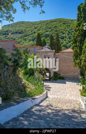 Vista del Monastero di Moni Evaggelistrias, dell'isola di Skiathos, delle isole Sporadi, delle isole greche, della Grecia, Europa Foto Stock