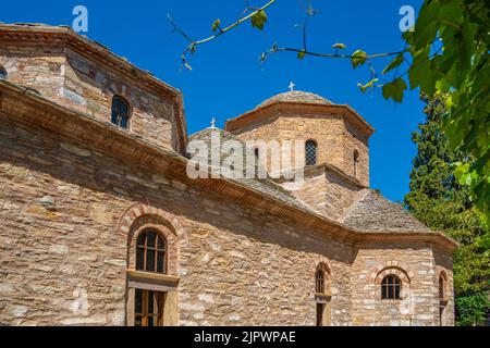 Vista del Monastero di Moni Evaggelistrias, dell'isola di Skiathos, delle isole Sporadi, delle isole greche, della Grecia, Europa Foto Stock