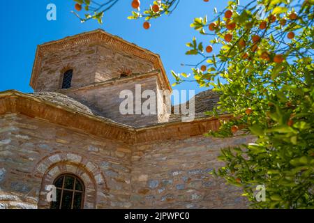 Vista del Monastero di Moni Evaggelistrias, dell'isola di Skiathos, delle isole Sporadi, delle isole greche, della Grecia, Europa Foto Stock