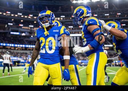 Los Angeles Rams Cornerback TJ carter (20) festeggia con i compagni di squadra durante un pre-gioco NFL contro gli Houston Texans, venerdì 19 agosto 2022, Foto Stock