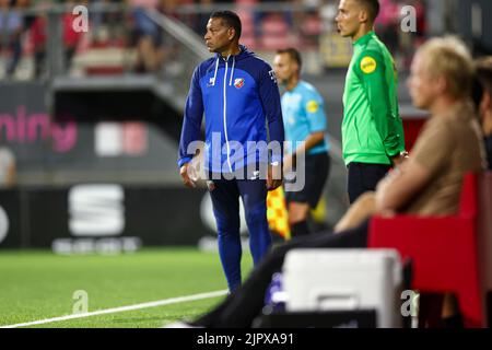 EMMEN, PAESI BASSI - 20 AGOSTO: Allenatore capo Henk Fraser del FC Utrecht durante la partita olandese di Eredivie tra il FC Emmen e il FC Utrecht a De Oude Meerdijk il 20 agosto 2022 a Emmen, Paesi Bassi (Foto di Pieter van der Woude/Orange Pictures) Foto Stock