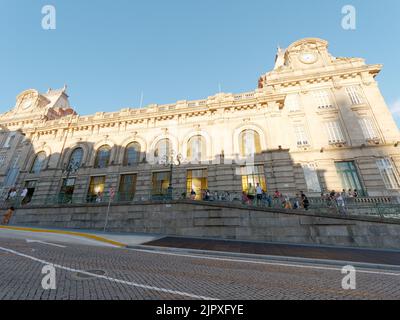 Esterno della stazione ferroviaria di São Bento (San Benedetto), patrimonio dell'umanità dell'UNESCO, Porto, Portogallo. Foto Stock