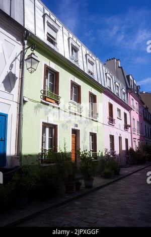 Vista della Rue Cremieux nel 12th° arrondissement. E' una delle strade residenziali più belle di Parigi. Foto Stock