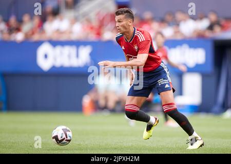 PAMPLONA, SPAGNA - 20 AGOSTO: Lucas Torro di CA Osasuna in azione durante la partita la Liga Santander tra CA Osasuna e Cadiz CF il 20 agosto 2022 a El Sadar a Bilbao, Spagna. Credit: Ricardo Larreina/AFLO/Alamy Live News Foto Stock