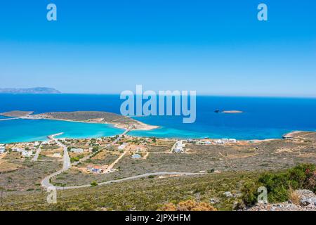 Splendida vista panoramica sul villaggio sul mare di Diakofti nell'isola di Kythira, Grecia, Europa Foto Stock