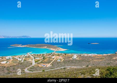 Splendida vista panoramica sul villaggio sul mare di Diakofti nell'isola di Kythira, Grecia, Europa Foto Stock