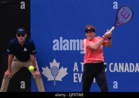 19/08/2022 - VANCOUVER,BC - Agosto 18 : quarti di finale . Emma Navarro(USA) blu def Madison Brenle(USA) rosso durante il giorno sette di 2022 Odlum Brown VanOpen all'Hollyburn Country Club il 19 agosto 2022, a West Vancouver, British Columbia, Canada.(Foto di Clelio Tomaz/Pximages Foto Stock