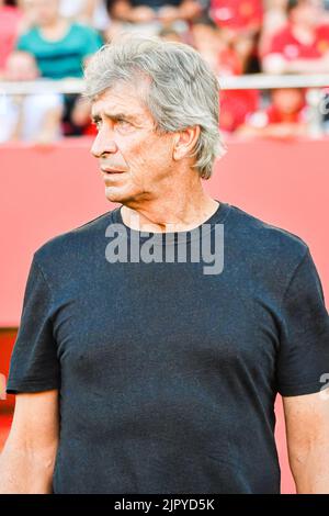 MALLORCA, SPAGNA - 20 AGOSTO: Manuel Pelegrini nella partita tra RCD Mallorca e Real Betis di la Liga Santander il 20 agosto 2022 presso Visit Mallorca Stadium Son Moix a Maiorca, Spagna. (Foto di Samuel Carreño/PxImages) Foto Stock