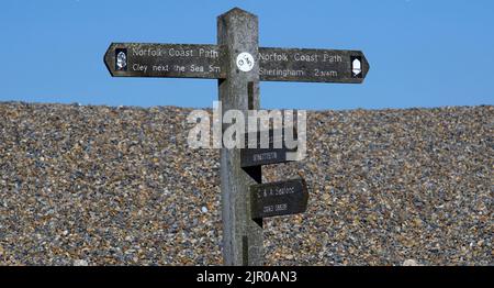 norfolk costa sentiero in legno segno weybourne nord norfolk inghilterra Foto Stock