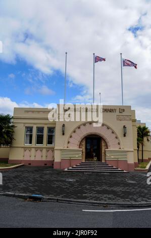 La National Tobacco Company, ex edificio Rothmans, in Ossian Street, nel sobborgo di Ahuriri a Napier, una città costiera sulla Hawkes Bay su No Foto Stock