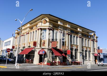 L'hotel a cinque stelle County Browning Street, a Napier, una città costiera sulla Hawkes Bay, sull'Isola del Nord, in Nuova Zelanda. Ricostruito dopo un terremoto del 1931, Foto Stock