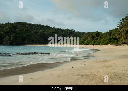 Spiaggia tropicale con bassa marea, arcipelago Las Perlas, Panama - foto d'archivio Foto Stock