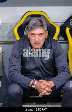 Berna, Svizzera. 18th, agosto 2022. Allenatore Felice Mazzu di Anderlecht visto durante la partita di qualificazione della UEFA Europa Conference League tra i giovani ragazzi e Anderlecht allo Stade de Suisse Wankdorf di Berna. (Photo credit: Gonzales Photo - Tilman Jentzsch). Foto Stock