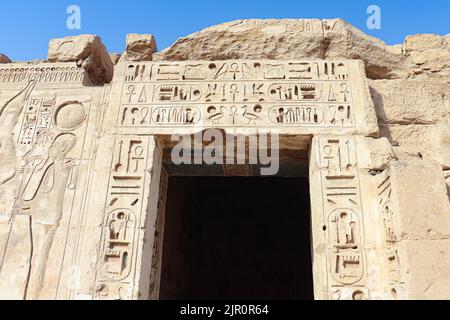 Il tempio mortuario di Ramses III (Medinet Habu) sulla riva occidentale del Nilo a Luxor Foto Stock