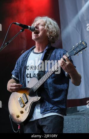 John Power of Cast suona al Weyfest Festival di Tilford, Engalnd, Regno Unito. Agosto 20, 2022 Foto Stock