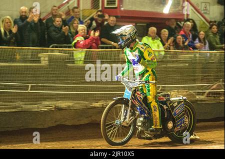 Glasgow, Scozia, Regno Unito. 20th agosto, 2022. Jack Holder (Australia) festeggia la vittoria per il 3rd° posto durante il FIM Speedway Grand Prix Challenge al Peugeot Ashfield Stadium di Glasgow sabato 20th agosto 2022. (Credit: Ian Charles | MI News) Credit: MI News & Sport /Alamy Live News Foto Stock