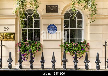 No 29 Fitzroy Square, dove Virginia Woolf e George Bernard Shaw vivevano una volta in Fitzroy Square, una piazza georgiana a Fitzrovia, Londra W1 Foto Stock