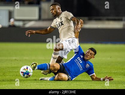 San Jose, California, Stati Uniti. 20 agosto 2022 San Jose, CA USA il difensore del Los Angeles FC Diego Palacios (12) combatte per proteggere la palla durante la partita di MLS tra il Los Angeles Football Club e i terremoti di San Jose. I terremoti hanno battuto Los Angeles 2-1 a PayPal Park San Jose Calif. Thurman James/CSM Credit: CAL Sport Media/Alamy Live News Foto Stock