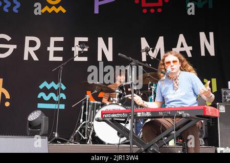 Glanusk Park, Regno Unito. Sabato, 20 agosto, 2022. Strawberry Guy si esibisce al 2022 Green Man Festival di Glanusk Park, Brecon Beacons, Galles. Data foto: Sabato 20 agosto 2022. Il credito fotografico dovrebbe essere: Richard Gray/Alamy Live News Foto Stock