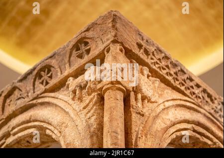 Ciborio o baldacchino da una chiesa bizantina. Foto Stock