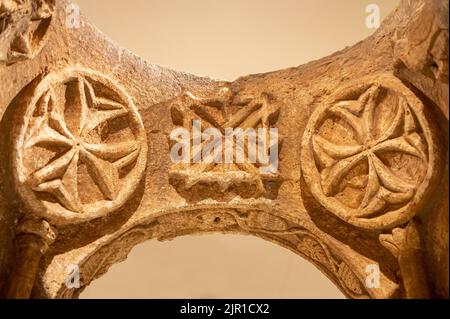Ciborio o baldacchino da una chiesa bizantina. Foto Stock