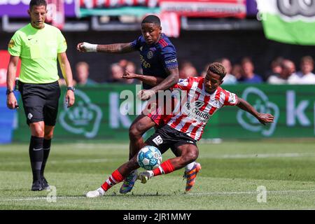 ROTTERDAM, PAESI BASSI - 21 AGOSTO: Steven Bergwijn di Ajax e Jason Lokilo di Sparta Rotterdam durante la partita olandese di Eredivie tra Sparta Rotterdam e Ajax allo stadio Het Kasteel il 21 agosto 2022 a Rotterdam, Paesi Bassi (Foto di Herman Dingler/Orange Pictures) Foto Stock