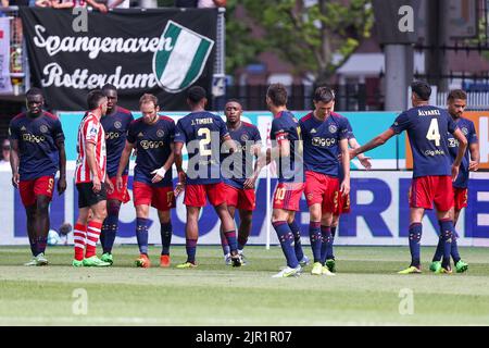 ROTTERDAM, PAESI BASSI - Agosto 21: Steven Bergwijn di Ajax segna 0-1 nel corso della partita olandese di Eredivie tra Sparta Rotterdam e Ajax allo Stadio Het Kasteel il 21 Agosto 2022 a Rotterdam, Paesi Bassi (Foto di Herman Dingler/Orange Pictures) Foto Stock