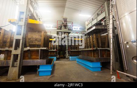 officina presso la fabbrica per la produzione di sidro Foto Stock