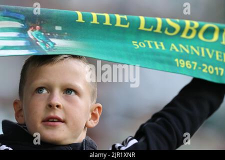 Un fan celtico negli stand mostra supporto durante la partita Cinch Premiership al Celtic Park, Glasgow. Data immagine: Domenica 21 agosto 2022. Foto Stock