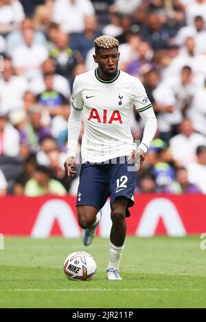 Londra, Regno Unito. 21st ago, 2022. Emerson di Tottenham Hotspur in azione durante la partita della Premier League tra Tottenham Hotspur e Wolverhampton Wanderers al Tottenham Hotspur Stadium, Londra, Inghilterra il 20 agosto 2022. Foto di Ken Sparks. Solo per uso editoriale, licenza richiesta per uso commerciale. Non è utilizzabile nelle scommesse, nei giochi o nelle pubblicazioni di un singolo club/campionato/giocatore. Credit: UK Sports Pics Ltd/Alamy Live News Foto Stock