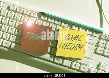 Scrittura visualizzazione testo Game Theory. Parola scritta su ramo di matematica che si occupa di analisi di strategie messaggi importanti scritti su due Foto Stock