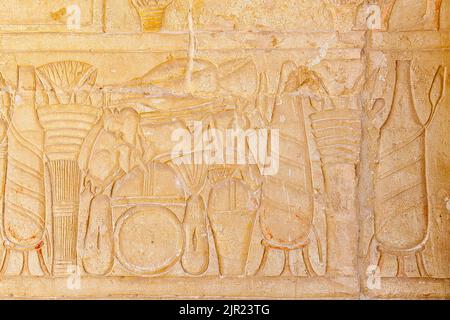 Egitto, Saqqara, tomba di Horemheb, stanza della statua, offerte. Foto Stock